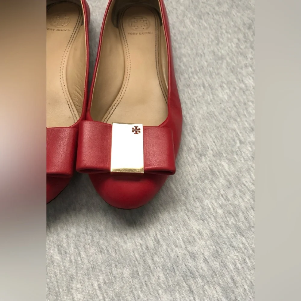 Tory Burch Chase Ballet Gold Logo Bow Flat Size: US 8M